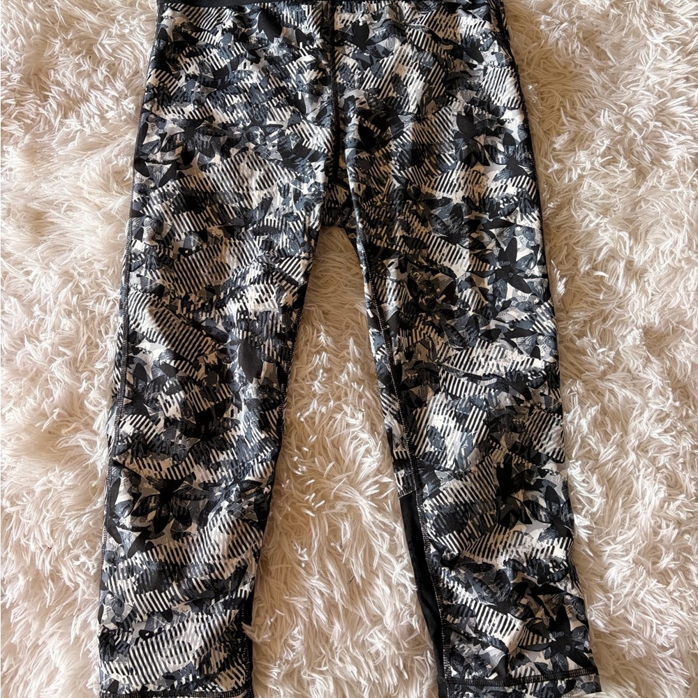 GAP Black & White Floral-Stripe Active Leggings